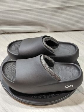 NWT Oofos Womens OOAHH PLUS Black Recovery Comfort Slides Sandal SIZE 8
